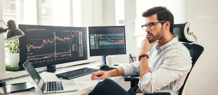 Man viewing an advanced Price Charts in Trading